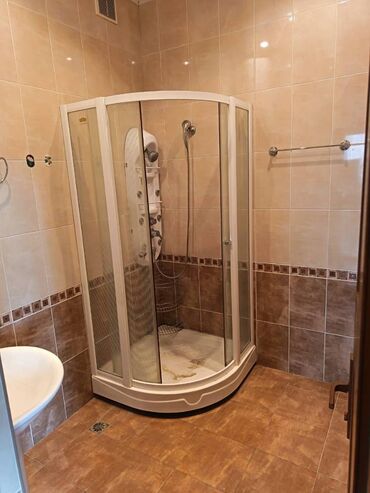 Uzunmüddətli kirayə mənzillər: Yalnız xarici vətəndaşlara və ailəli şəxslərə verilir. Körpə uşaqları — 7