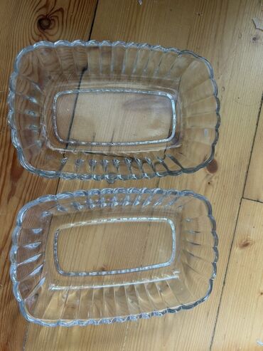 Meyvə qabları: 6 ədəd baliq formasında şüşə qab (salatlıq) 4 ədəd böyük bölməli çərəz — 4