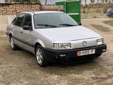 Volkswagen: Volkswagen Passat: 1988 г., 1.8 л, Механика, Газ, Седан