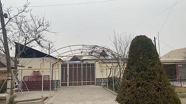Недвижимость: Жолдун боюнан уй сатылат. Под бизнес иштеткенге ынгайлуу. Уй жаны — 7
