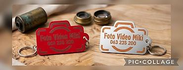 posveta na satu: Personalizovani privezak za ključeve u obliku foto-aparata, sa — 1