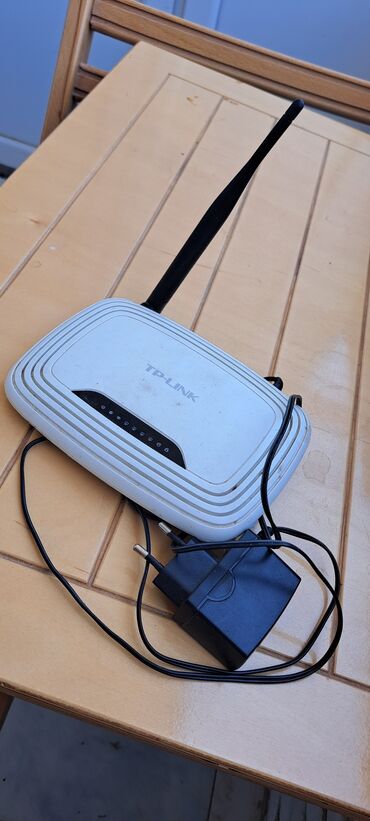 nar wifi modem: 1 antenali ishlek veziyyetdedir. wife router