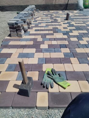 Укладка плитки: Укладка брусчатки качественно гарантия. Бордюры арычки. Замер — 15