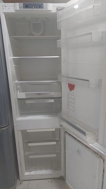 Кухонные плиты и варочные поверхности: Холодильники