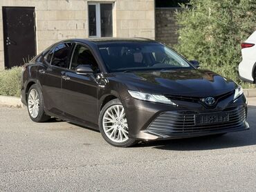срочно продать машину: Toyota Camry: 2018 г., 2.5 л, Автомат, Гибрид, Седан