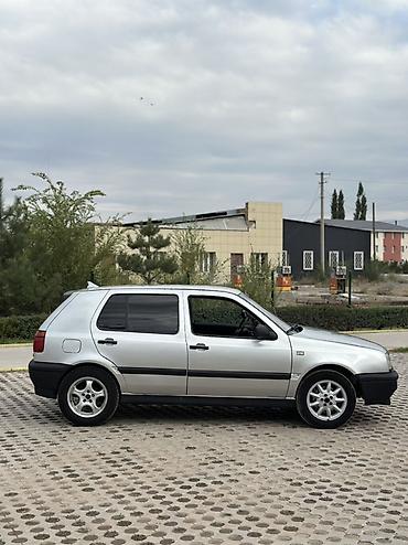 некая: Volkswagen Golf: 1994 г., 2 л, Механика, Бензин, Хэтчбэк — 2