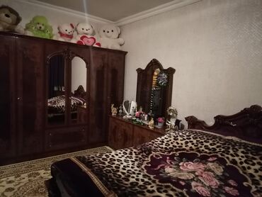 Yataq otağı dəstləri: 2 təknəfərlik çarpayı, Dolab, Termo, 2 tumba, İşlənmiş