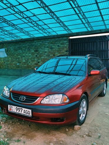 авто гаражное хранение: Toyota Avensis: 2001 г., 2 л, Механика, Бензин, Универсал