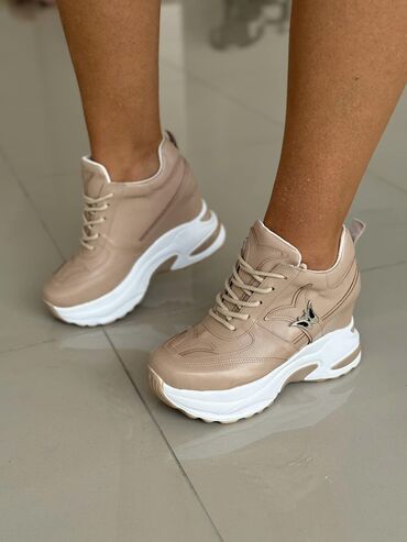 Women's Sneakers and athletic shoes: Cena 4800din
Br36-40
Skrivena peta 9cm — 25