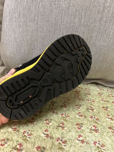 Детская обувь: Зимние отличные сапоги Kenka. Бырали дорого в обувайке. Цена 800сом