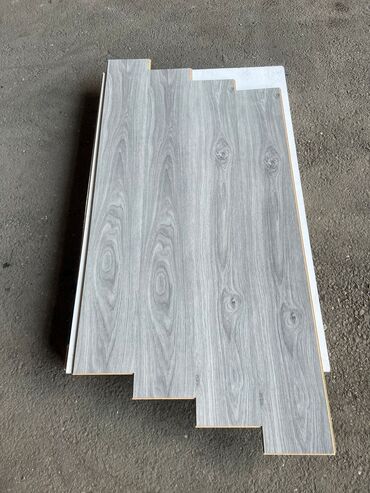 Laminat: Salam laminatlarimiz 31 32 33 klass olmagala hər rəg secimi var 250 yə — 42