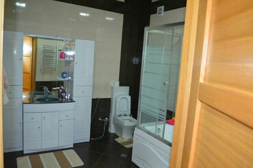 Uzunmüddətli kirayə mənzillər: 28 mayda, Xarici İşlər Nazirliyinin yanında, 16 mərtəbəli binanın — 7