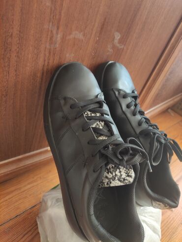 Tuflilər: Tuflilər, Ölçü: 37, rəng - Qırmızı, İşlənmiş — 9