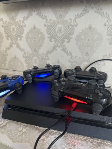 Masaüstü kompüterlər və iş stansiyaları: Ps 4 temirde olmuyub 2 pult işleyir eFootball,gta5,batman,Red Dead