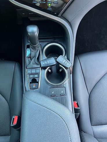 mazda 626 2001: Toyota Camry: 2023 г., 2.5 л, Автомат, Гибрид, Седан — 9