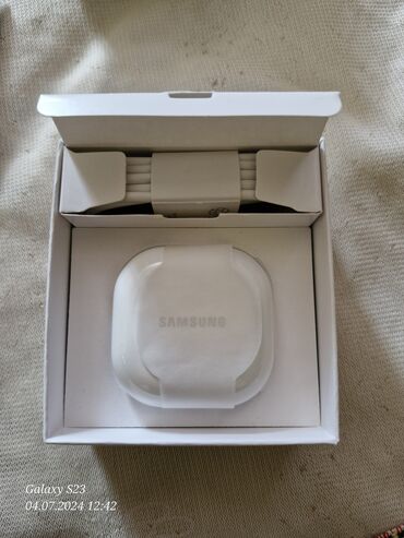 jbl nauşnik: Salam. Samsung Galaxy Buds Fe Qulaqlıq yenidir istifadə olunmayıb