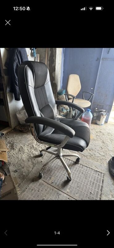 Ofis və oyun kresloları: Təkərli, Qolları tənzimlənmir, Süni dəri