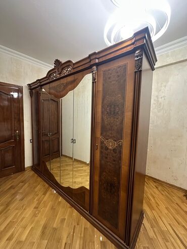 Divanlar: Açılan, 5 qapı Düz dolab, Qarderob, paltar dolabı