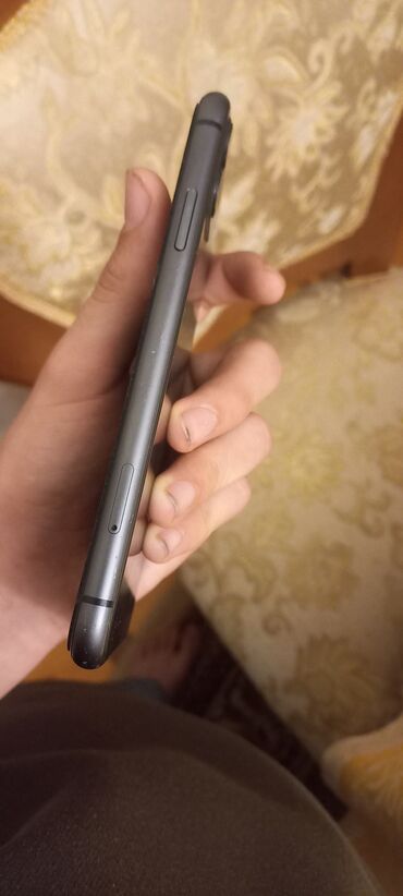 Apple iPhone: IPhone 11, 64 GB, Qara, Face ID — 9