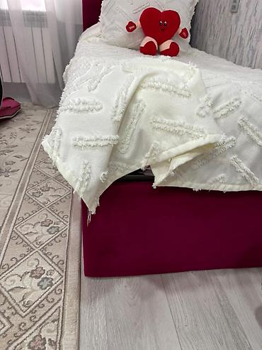 komod satilir: Qız uşağı üçün mebel dəsti Tərkibi: - Çarpayı – ölçü: 1.95 x 0.90 m — 9
