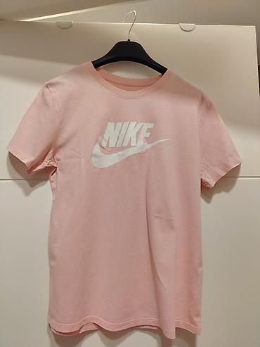 Majice kratkih rukava: Nike majica kratkih rukava – roze - Model: klasična T‑shirt silueta - — 8