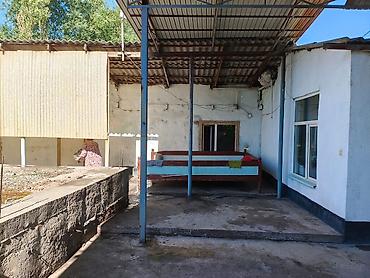 Продажа коттеджей и домов: Продаётся дом с просторным двором и большим навесом для автомобилей — 4