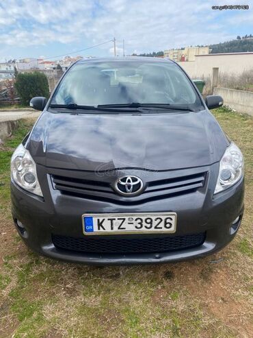 Toyota Auris: 1.3 l | 2010 year Hatchback