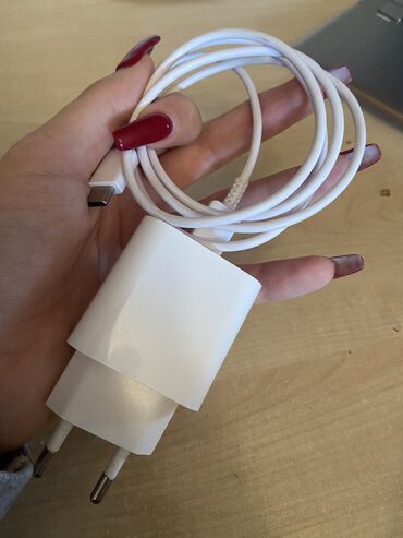 Adapterlər: Adapter Apple, 20 Vt, Yeni