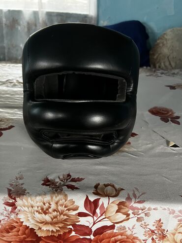 рюкзак для спорта: Продаю боксёрский шлем