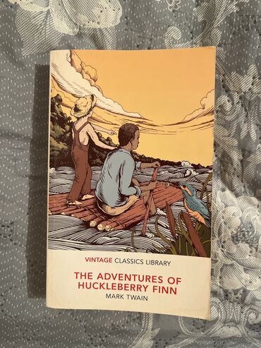 Bədii ədəbiyyat: “The Adventures of Huckleberry Finn”, “Heklberi Finnin macəraləri” -