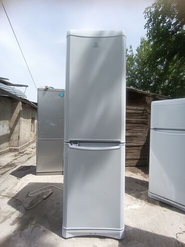 холодильники для авто: Холодильник Indesit, Б/у, Двухкамерный, De frost (капельный), 60 * 200 * 400