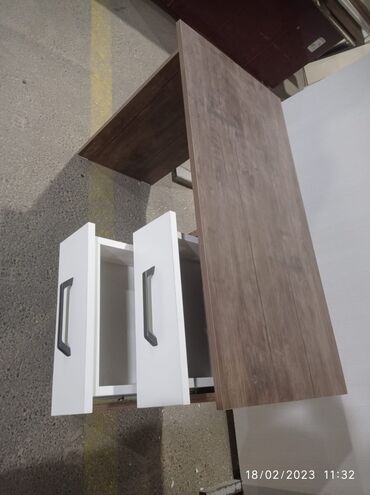 Ofis masaları: Yeni, İşçi üçün, Kvadrat masa — 11