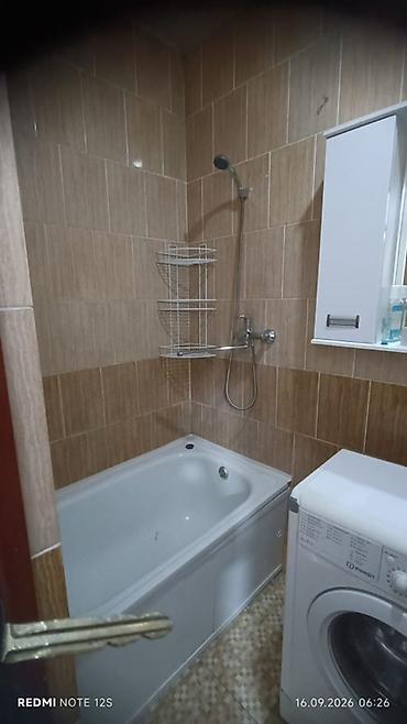 квартира с подслениям: Сдам студию с отдельной кухонной зоной. Планировка и оснащение: - — 4