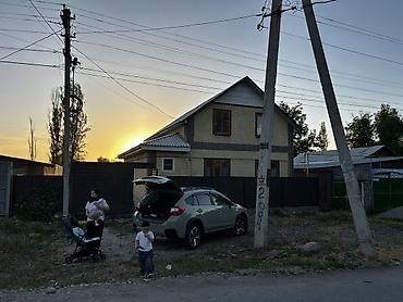 Продажа коттеджей и домов: Продаётся двухэтажный дом с приусадебным участком. Характеристики — 8