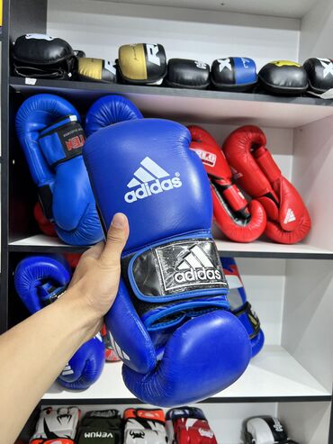спортивный перчатки: Adidass перчатки кожа Размер 10-12-14 Адрес: Курманжан Датка 292а