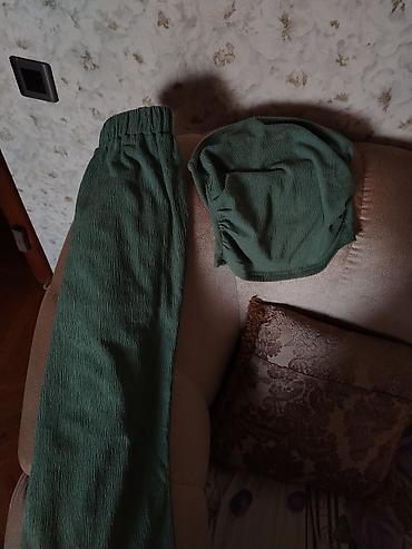 зеленые туфли: Yaşıl rəngli crop və şalvarı. Rahat geyimdir. 2 3 dəfə geyinilib. Xs — 1