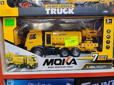 Игрушечный поливомоечный грузовик MOIKA (Spray Sprinkler Truck) с