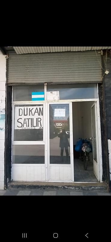 konteynerdən mağaza: Satılır: Küçə vitrinli kiçik dükan/obyekt Xüsusiyyətlər: - Şüşə — 1