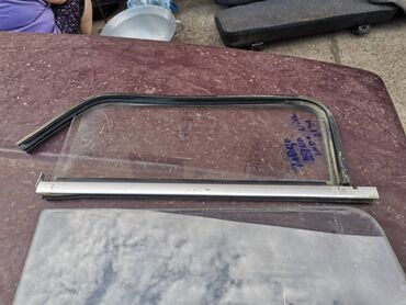 Auto delovi: Staklo desnih zadnjih vrata Lada 2131 Niva produzena. Skinuto sa — 13