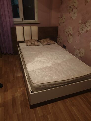 кровать: İşlənmiş, Təknəfərlik çarpayı, Bazalı, Matras ilə, Siyirməsiz