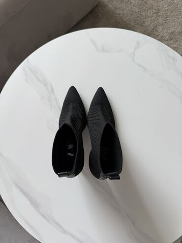 Botinka və botilyonlar: Zara. Надела один раз на мероприятие. Как новая. Размер 38. Удобная -da lalafo.az — 4 Botinka və botilyonlar: Zara. Надела один раз на мероприятие. Как новая. Размер 38. Удобная — 4