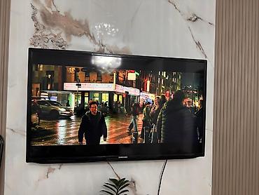 Телевизоры: Ютуб приставка имеется, пульт и кабель HDMI, производство Малайзия — 3