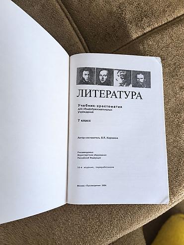 solutions upper intermediate: Продаю учебники по 200 сом каждый 
находимся 7 микрорайон — 4