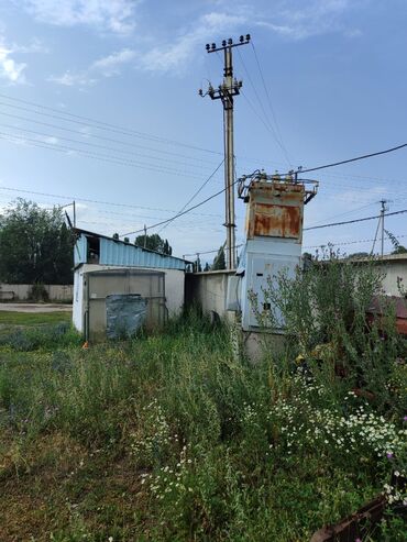 Другая коммерческая недвижимость: Продаётся земельный участок 30 соток. На территории имеется здания 500 — 8