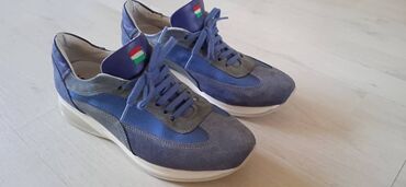 мужские кроссовки adidas: Продаю новые Итальянские кроссовки оригинал привозные верх замша