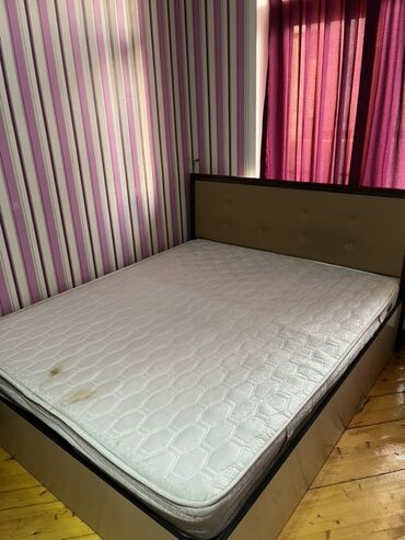 Masalar və oturacaqlar: İkinəfərlik çarpayı, Bazalı, Matras ilə, Siyirməsiz