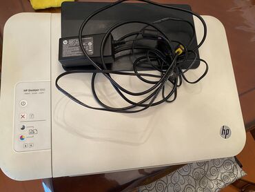 printer: Rəngli printer. Demək olar ki, istifadə olunmayıb. Qiyməti 50 azn
