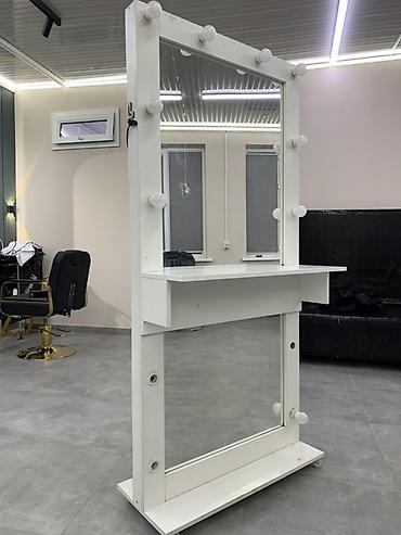 продаю искусственные цветы: Парикмахерское зеркало состояние б/у подходит для макияжа тоже с боку — 2