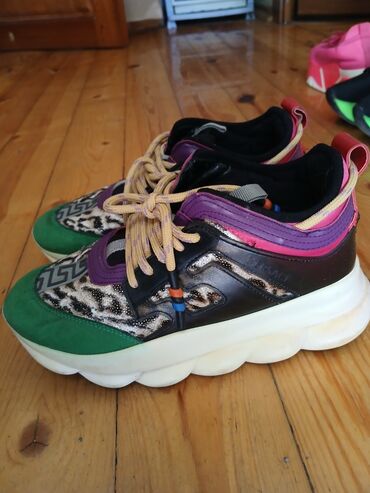 ayaqqabı мокасини: Öz qiymətindən qat-qat aşağı satılır.Versace Chain Reaction