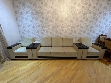 Qonaq otağı dəstləri: İşlənmiş, Divan, 2 kreslo, Bazasız, Açılmayan